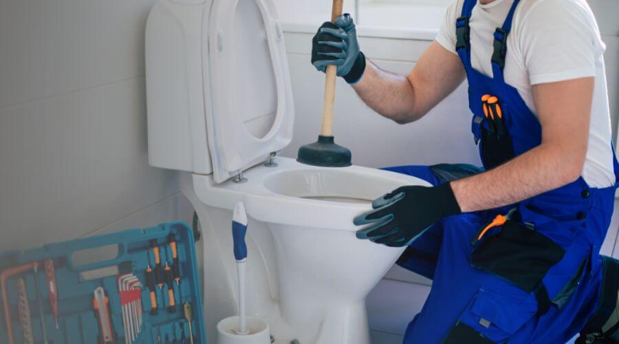 Expert burst pipe repair services in Robstown, TX